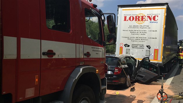 Tragická nehoda na 7. kilometru D5 u Rudné směrem na Prahu, při které zahynul spolujezdec (3.8.2015).