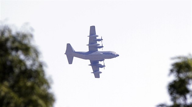 Americký letoun pro speciální operace MC-130J Commando II. odvozený od legendárního stroje C-130 Hercules přiletá v rámci cvičení Eagle 2015 na letiště v Přerově-Bochoři.