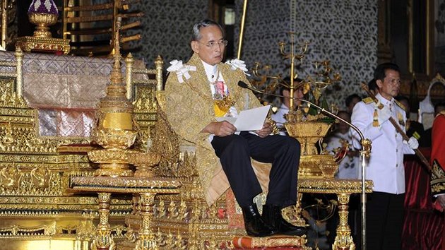 Thajský král Pchúmipchon Adundét slavil 82. narozeniny, propustili jej kvli...