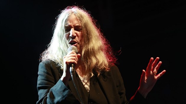 Patti Smith pehrla 5. 8. 2015 v praskm divadle Archa svj kultovn debut Horses.