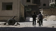 Bojovníci Syrské svobodné armády na pedmstí Damaku (27. ervence 2015)