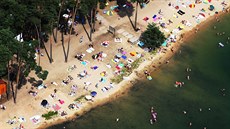 Fotograf iDNES.cz Dan Materna svým objektivem zaznamenal, jak vypadá rozpálený sever republiky z pta�í perspektivy.