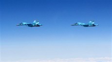 Ruské stíhací bombardéry Suchoj Su-34 nad Baltem 24. ervence 2015