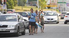 Hobbymarket zpoplatnil parkovi�t� pro ty, kdo u n�j jen odstaví auto a...