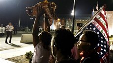 V americkém Fergusonu si lidé p�ipomn�li smrt Michaela Browna, kterého...