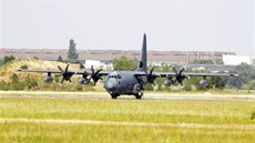 Americký letoun pro speciální operace MC-130J Commando II. odvozený od...