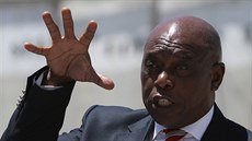 Tokyo Sexwale oznamuje, �e zva�uje kandidaturu na prezidenta FIFA.