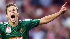 Louis Schaub z Rapidu Víde� slaví sv�j gól.