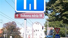 Cedule pro turisty v Hradci Králové nutí návštěvníky města k zamyšlení, kam se...