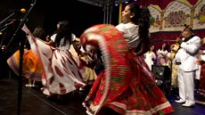 Z náv�t�vy �eské filharmonie v romských osadách na Slovensku