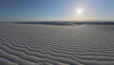 Sádrovcové duny v národním parku White Sands v americkém stát Nové Mexiko.