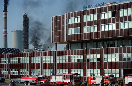 Poár po výbuchu v areálu chemického závodu Unipetrol v Záluí u Litvínova na...