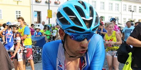 Leopold König v národním dresu za vítzným cílem královské etapy Czech Cycling...