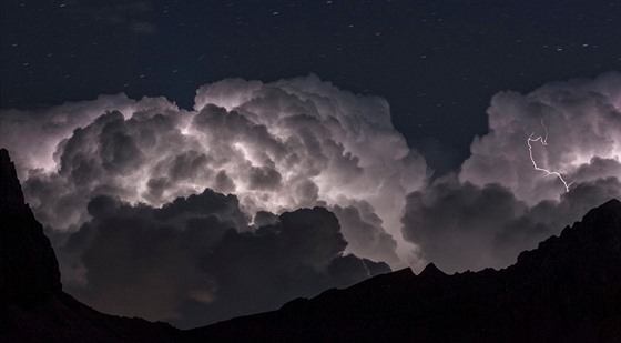 Bouka nad Dolomity (ilustraní foto).