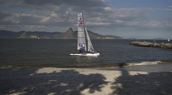 Jachtaská olympijská generálka v zátoce Guanabara.