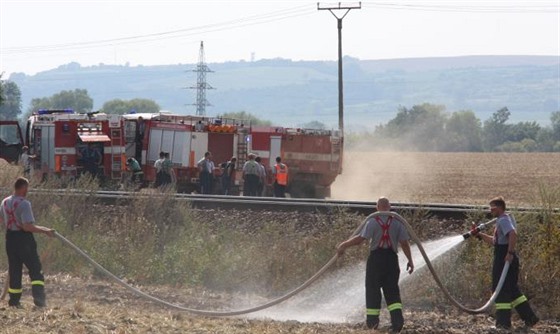 Jedním z nejvtích poár v roce 2015 ve Zlínském kraji byl ohe podél elezniní trati u Starého Msta smrem na Moravský Písek.