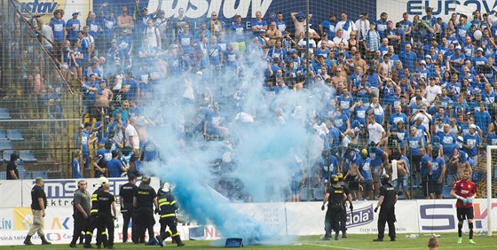 Branká Tomá Holý stojí ped kotlem ostravských ultras.