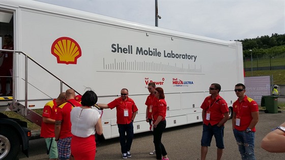 Mobiln laborato Shell pro analzu paliva pi zvodech F1