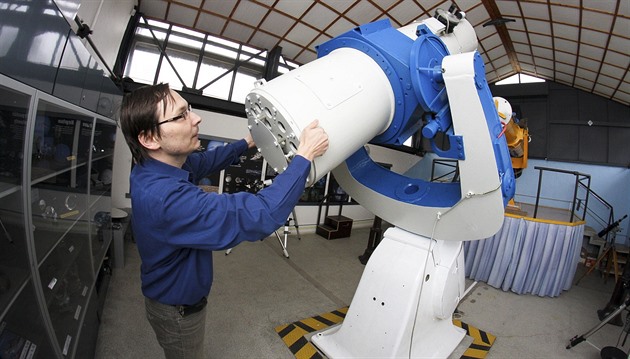 Staronový dalekohled D400 prostjovské hvzdárny nazývají hvzdái Nové oko....