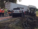 Tragick� nehoda kamionu a BMW u Slan�ho.