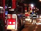 Pi poáru v osmipatrovém bytovém dom v Kladn zasahovaly desítky hasi. (18....