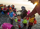 Uprchlíci pedevím ze Sýrie pijídjí nejfrekventovanjí cestou z Turecka na...