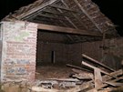 V obci Neveklov spadla v chatové osad ást staré stodoly.