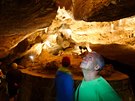 Konpruské jeskyn nabízejí v horkých dnes píjemných 10 stup.