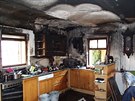 Zdevastovan� kuchy� po po��ru v dom� na Trutnovsku (11.8.2015).