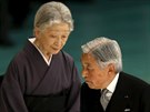 Japonský císa Akihito s císaovnou Miiko pi výroí kapitulace zem na konci...