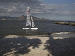 Jachtask olympijsk generlka v ztoce Guanabara.