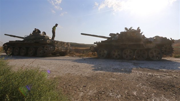 Syrští povstalci nedaleko syrského města Homs (10. srpna 2015)