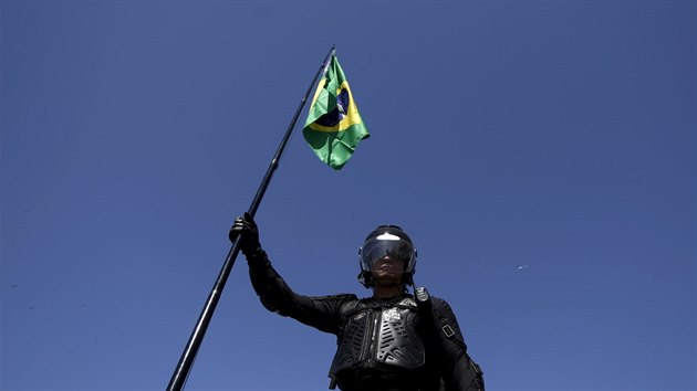 Demonstrace proti brazilsk prezidentce Dilm Rousseffov ve Riu de Janeiru (16. 8. 2015)