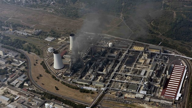 Leteck zbry poru v arelu chemiky Unipetrol v  Zlu u Litvnova.