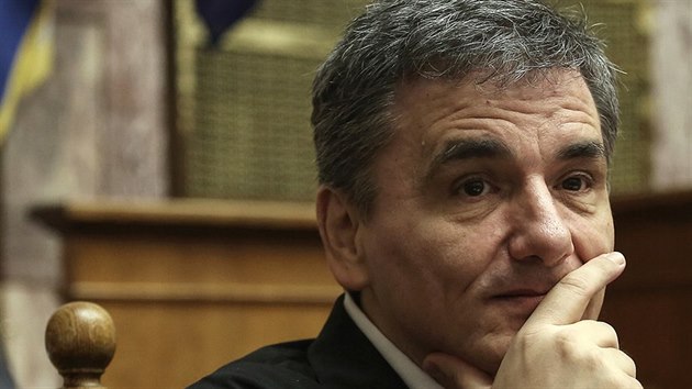 eck ministr financ Euklid Tsakalotos bhem jednn v eckm parlamentu.