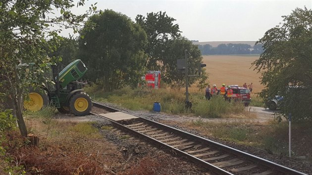 U Byic a Mlnicku se srazil vlak s traktorem. (10.