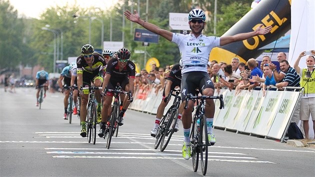 Fernando Gaviria vítzí ve druhé etap Czech Cycling Tour.