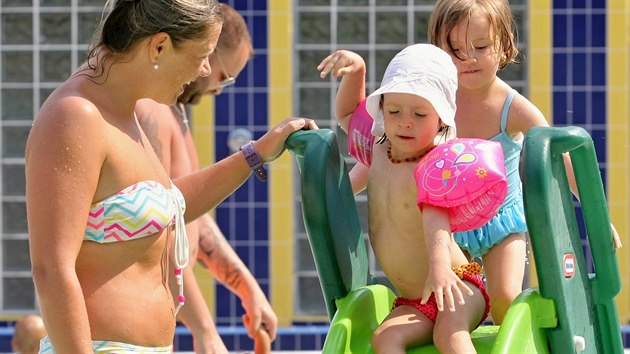 Venkovn koupalit plaveckho arelu v Plzni na Slovanech. (13. srpna 2015)