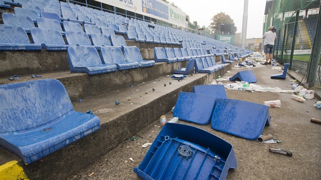 koda po dn ostravskch chulign doshla ve sto tisc korun. Klub zvauje, e ji bude vymhat po vincch