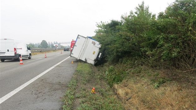 Zahranin idi nklaku havaroval na silnici R46 podle svch slov kvli mikrospnku. Pot se ukzalo, e celou noc popjel alkohol a za volant sedl s vce ne dvma promile.