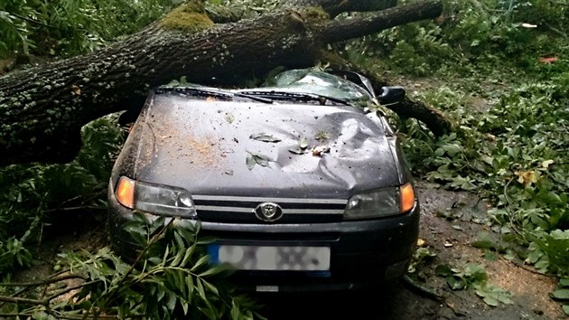 Vtrn smr ve stedu odpoledne zashla okol hradu a obce Perntejn.