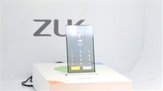 Prototyp smartphonu s prhledným displejem od znaky ZUK.
