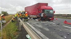 Nehoda deseti aut na dálnici D8 (18. 8. 2015)