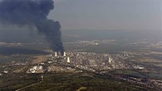 Letecké záběry požáru v areálu chemičky Unipetrol v  Záluží u Litvínova.