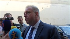 Ministr vnitra Milan Chovanec si piel na finance za ministrem financí...