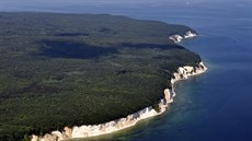 Letecký pohled na kídové útesy severn od Sassnitz