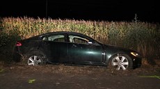 Opilý a zdrogovaný mladý idi havaroval na Znojemsku s vozidlem Jaguar.
