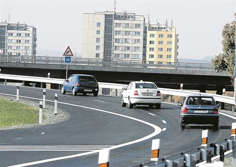 Silnice R55 zatím zaíná u Hulína a koní obchvatem Otrokovic (na snímku).