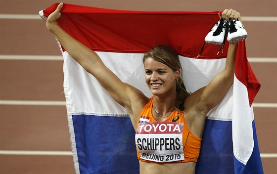Dafne Schippersová po svém triumfu na dvoustovce.