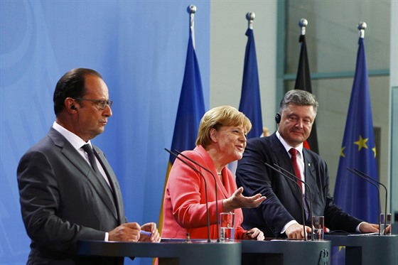 Francouzský prezident Francoise Hollande, nmecká kancléka Angela Merkelová a...